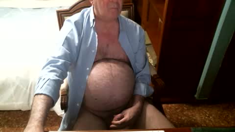 Snapshot of oscarw chatting on 11.25.25 Oscar online show from 11.25.25