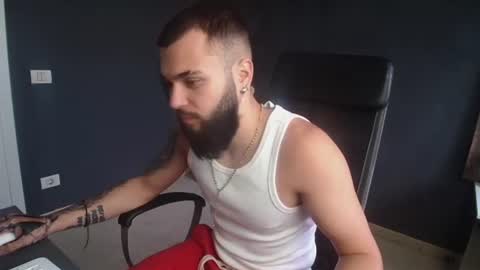 Snapshot of oscarwills chatting on 07.16.26 OscarWills online show from 07.16.26