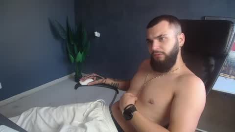 Snapshot of oscarwills chatting on 07.17.26 OscarWills online show from 07.17.26