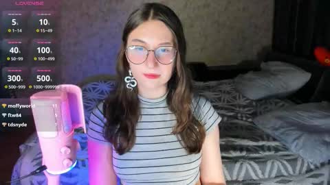 Snapshot of oskar_fucker chatting on 09.21.25 Leliana online show from 09.21.25