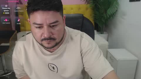 Snapshot of oso_gael chatting on 02.27.25 Bear Gael online show from 02.27.25