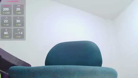 Snapshot of oso_gael chatting on 11.22.25 Bear Gael online show from 11.22.25