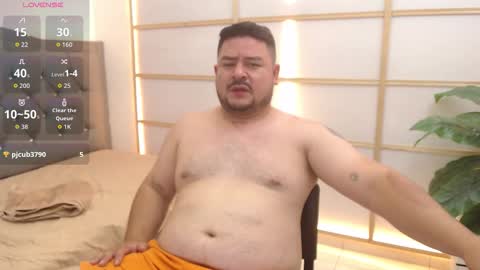 Snapshot of oso_gael chatting on 03.10.26 Bear Gael online show from 03.10.26