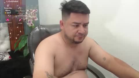 Snapshot of oso_gael chatting on 03.29.26 Bear Gael online show from 03.29.26