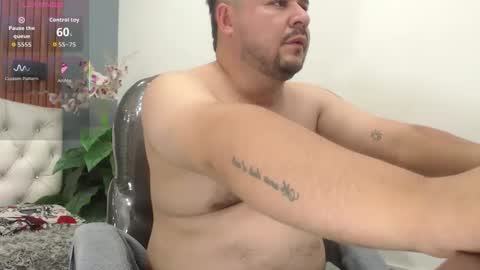 Snapshot of oso_gael chatting on 04.08.26 Bear Gael online show from 04.08.26