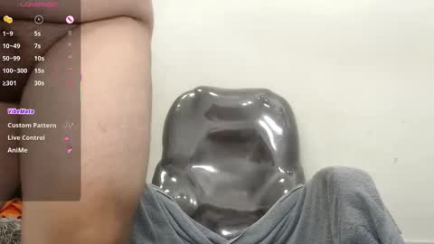 Snapshot of oso_gael chatting on 04.16.26 Bear Gael online show from 04.16.26