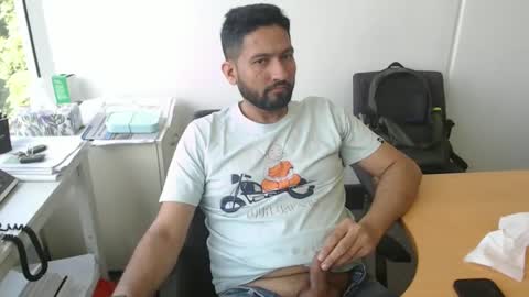 Snapshot of outdoornakedguy11_007 chatting on 12.05.24 outdoornakedguy11_007 online show from 12.05.24