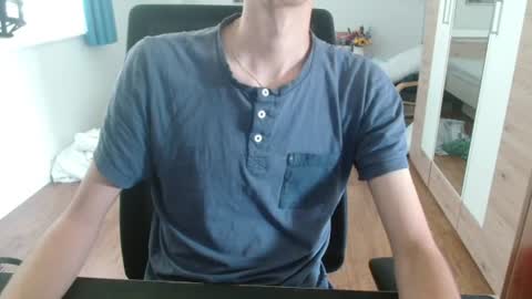 OverkneeBabe online show from 07.06.26