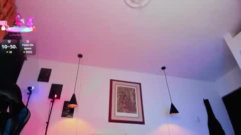 Snapshot of oween_roberts chatting on 12.05.25 Oween online show from 12.05.25