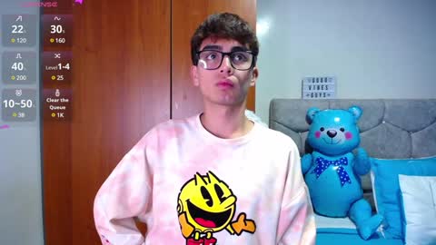 Owen  Independent model  online show from 01.17.25