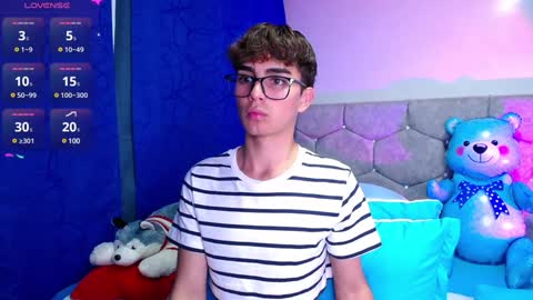 Owen  Independent model  online show from 02.04.25