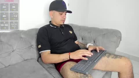 Snapshot of owensttone chatting on 09.25.25 O W E N - S T O N E online show from 09.25.25