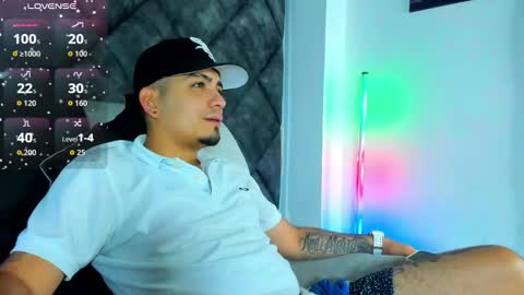 Snapshot of owensttone chatting on 11.28.25 O W E N - S T O N E online show from 11.28.25