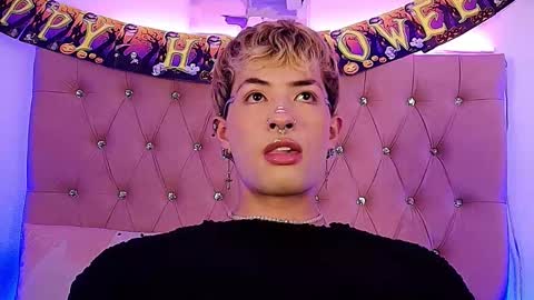 Snapshot of ozorio_dany chatting on 10.18.25 Dany Ozorio online show from 10.18.25