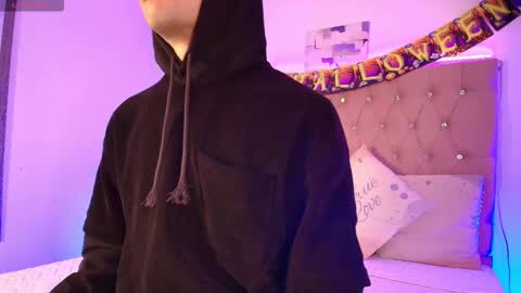 Snapshot of ozorio_dany chatting on 10.21.25 Dany Ozorio online show from 10.21.25