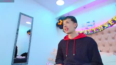 Snapshot of ozorio_dany chatting on 11.02.25 Dany Ozorio online show from 11.02.25