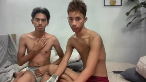 Snapshot of p1noytwink_xel chatting on 06.19.26 p1noytwink_xel online show from 06.19.26