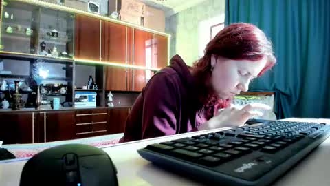 Ella online show from 03.12.25