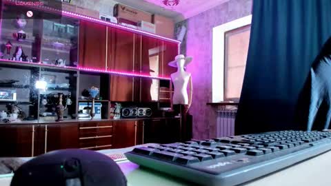 Ella online show from 09.11.25