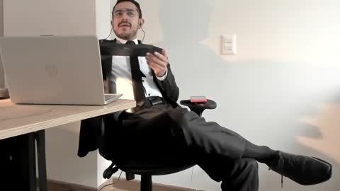 Snapshot of pablo_rincon95 chatting on 12.28.24 pablo rincon95 online show from 12.28.24