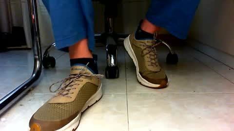 Snapshot of pablomenesssl chatting on 12.25.24 Pablo Meness online show from 12.25.24