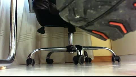 Snapshot of pablomenesssl chatting on 01.12.25 Pablo Meness online show from 01.12.25