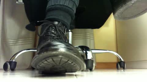 Snapshot of pablomenesssl chatting on 01.20.25 Pablo Meness online show from 01.20.25