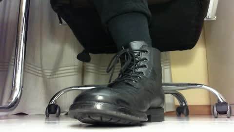 Snapshot of pablomenesssl chatting on 01.31.25 Pablo Meness online show from 01.31.25