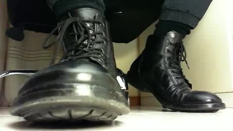 Snapshot of pablomenesssl chatting on 02.20.25 Pablo Meness online show from 02.20.25