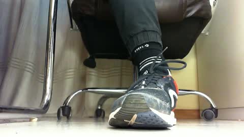 Snapshot of pablomenesssl chatting on 03.11.25 Pablo Meness online show from 03.11.25