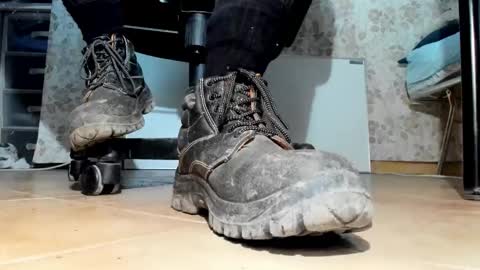 Snapshot of pablomenesssl chatting on 11.05.25 Pablo Meness online show from 11.05.25