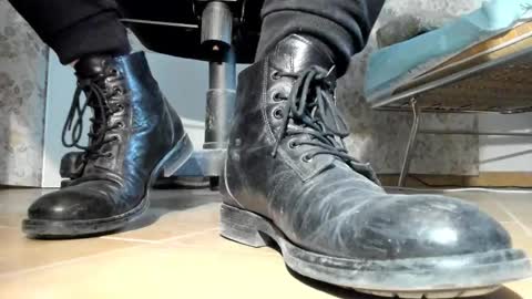 Snapshot of pablomenesssl chatting on 11.09.25 Pablo Meness online show from 11.09.25