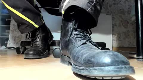 Snapshot of pablomenesssl chatting on 11.11.25 Pablo Meness online show from 11.11.25