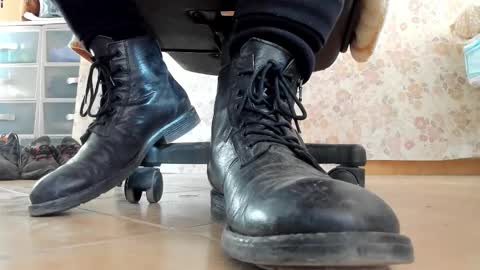 Snapshot of pablomenesssl chatting on 12.05.25 Pablo Meness online show from 12.05.25