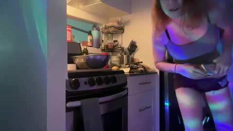 Leeloo online show from 10.04.25