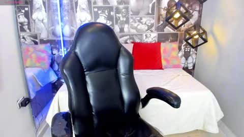 Snapshot of palmer_evans chatting on 02.28.25 P A L M E R online show from 02.28.25