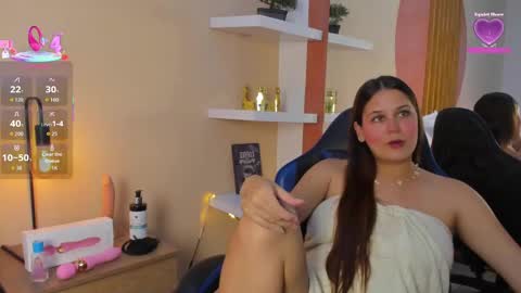 Snapshot of palmer_evans chatting on 10.03.25 P A L M E R online show from 10.03.25