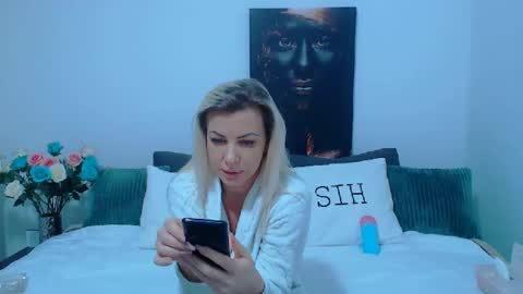 Snapshot of pamela_issy chatting on 01.04.25 PAMEL ISSY online show from 01.04.25
