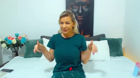 Snapshot of pamela_issy chatting on 01.05.25 PAMEL ISSY online show from 01.05.25