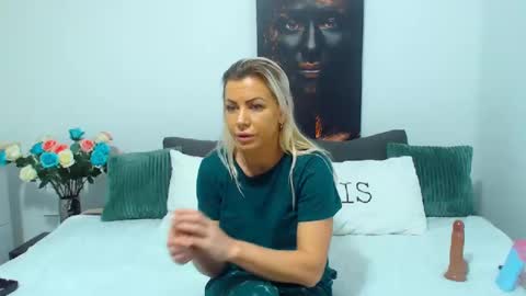 Snapshot of pamela_issy chatting on 01.05.25 PAMEL ISSY online show from 01.05.25