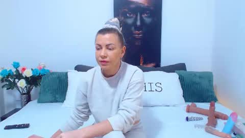 Snapshot of pamela_issy chatting on 01.11.25 PAMEL ISSY online show from 01.11.25