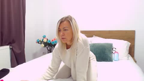 Snapshot of pamela_issy chatting on 01.12.25 PAMEL ISSY online show from 01.12.25