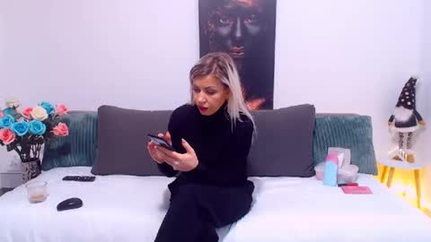 Snapshot of pamela_issy chatting on 01.24.25 PAMEL ISSY online show from 01.24.25