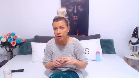 Snapshot of pamela_issy chatting on 02.02.25 PAMEL ISSY online show from 02.02.25