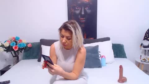 Snapshot of pamela_issy chatting on 02.11.25 PAMEL ISSY online show from 02.11.25