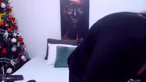 Snapshot of pamela_issy chatting on 12.01.25 PAMEL ISSY online show from 12.01.25