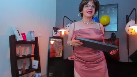 Snapshot of pamela_mature41 chatting on 06.26.26 pamela_mature41 online show from 06.26.26