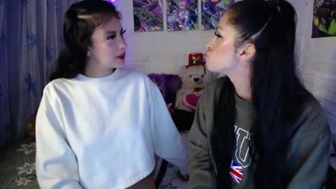 Snapshot of pamelaa_reyess chatting on 11.15.25 Pamela Reyess online show from 11.15.25