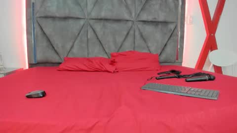 Snapshot of pamelawhiite_ chatting on 10.11.25 Pamela online show from 10.11.25