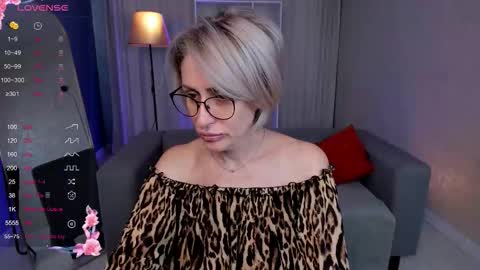 Snapshot of pamellamurphy chatting on 11.05.25 pamellamurphy online show from 11.05.25